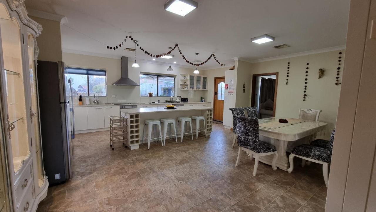 Spacious Holiday Home - Waikerie Exterior photo